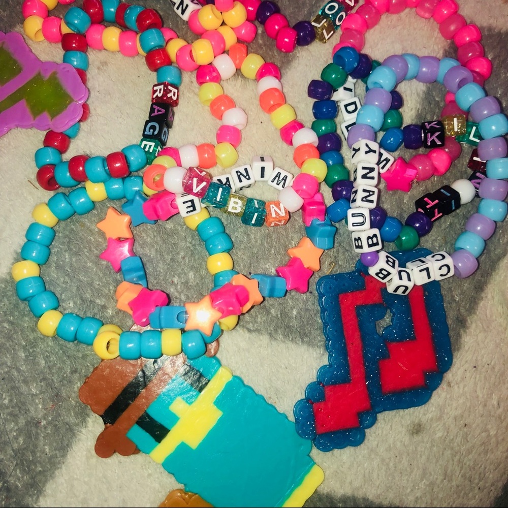 🍭 Random 5 Pack Kandi Bracelets 👽